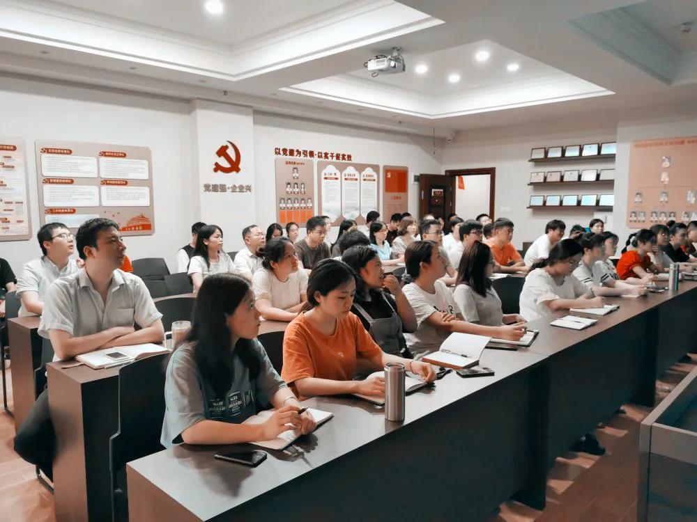 热烈庆祝建党99周年，，，，，湖南万达组织全体主干召开“不忘初心、切记使命”主题教育活动