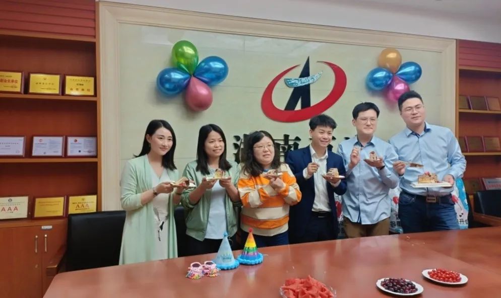 一岁一礼，，，，，整体庆生丨湖南万达二季度整体生日会 - 公司要闻 - 湖南万达项目治理有限公司【官网】
