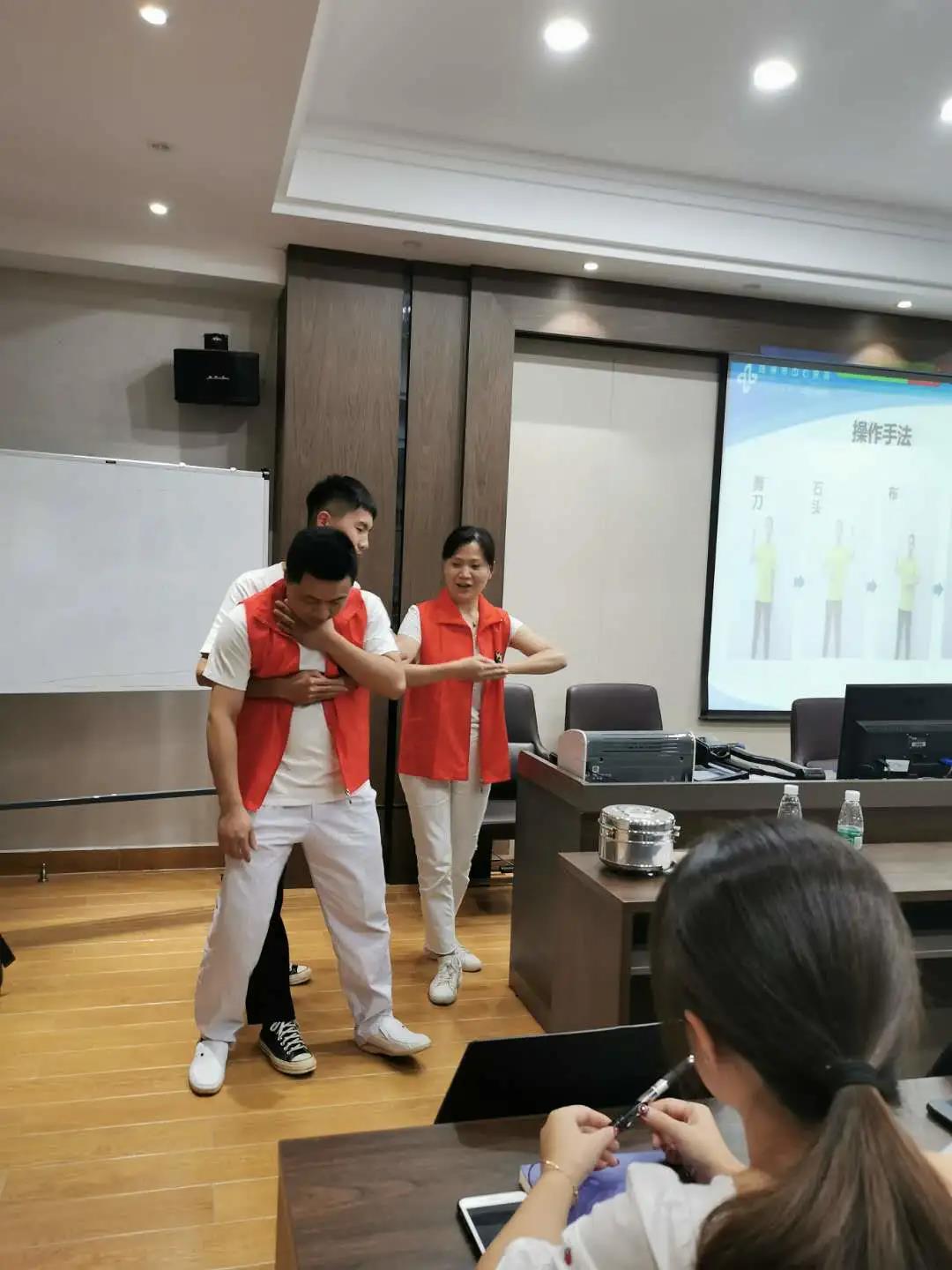 市中心医院“抢救知识手艺培训”走进湖南万达！ - 公司要闻 - 湖南万达项目治理有限公司【官网】