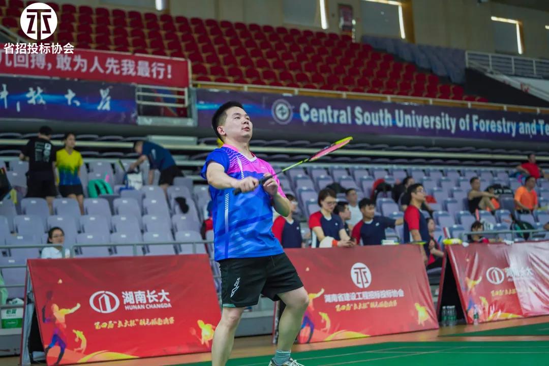 我司起劲加入省招投标协会第四届“长大杯”羽毛球约请赛 - 公司要闻 - 湖南万达项目治理有限公司【官网】